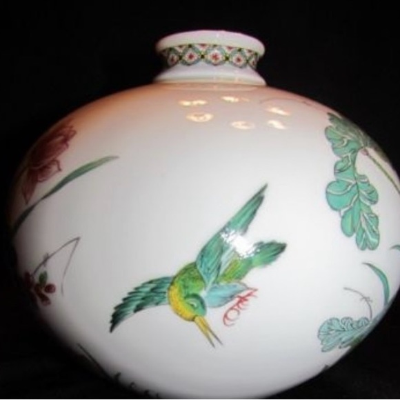 Vintage Limoges Porcelaine de Paris Squat Floral Vase 6 1/2” by 8”wide. Pristine - Picture 4 of 4